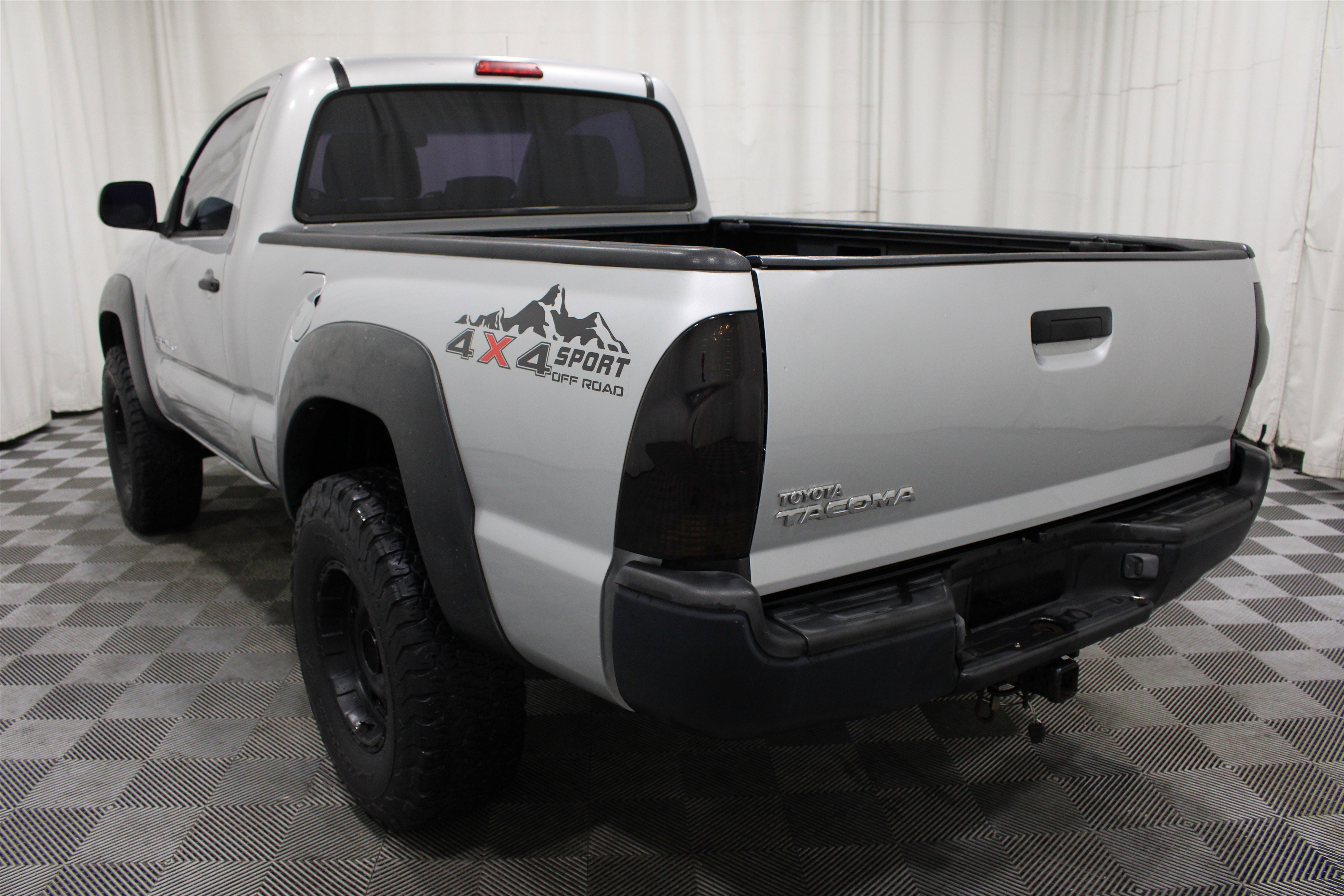 Used 2007  Toyota Base image 22