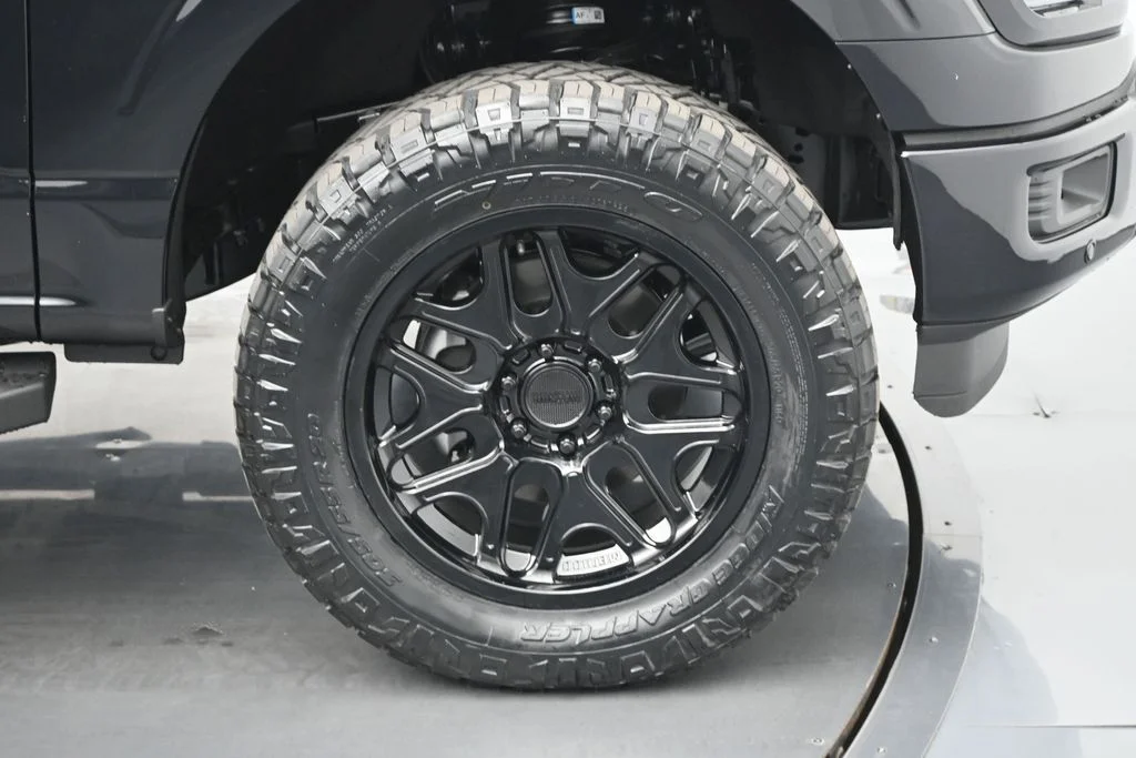 New 2026 Agate Black Metallic Ford XLT image 23