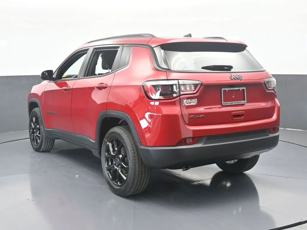 New 2026 Red Hot Pearlcoat Jeep Latitude image 4