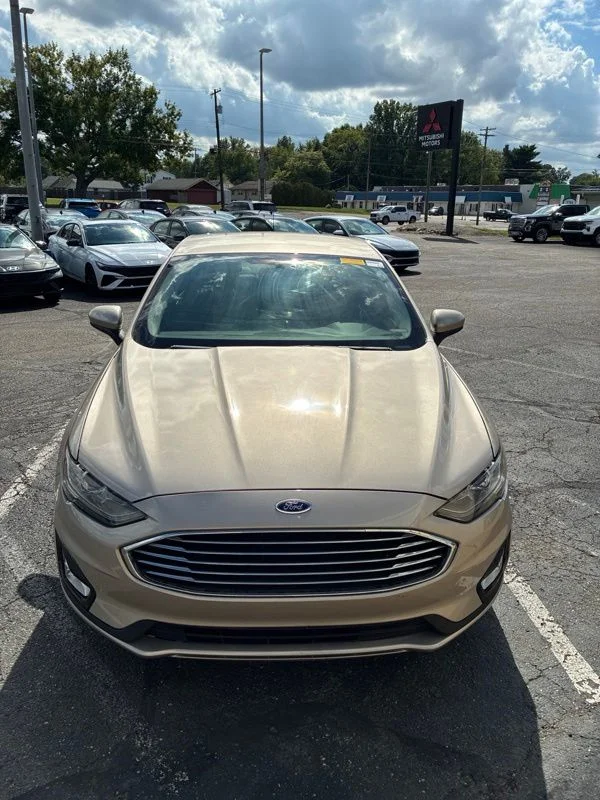 Used 2018 Gold Ford SE image 8