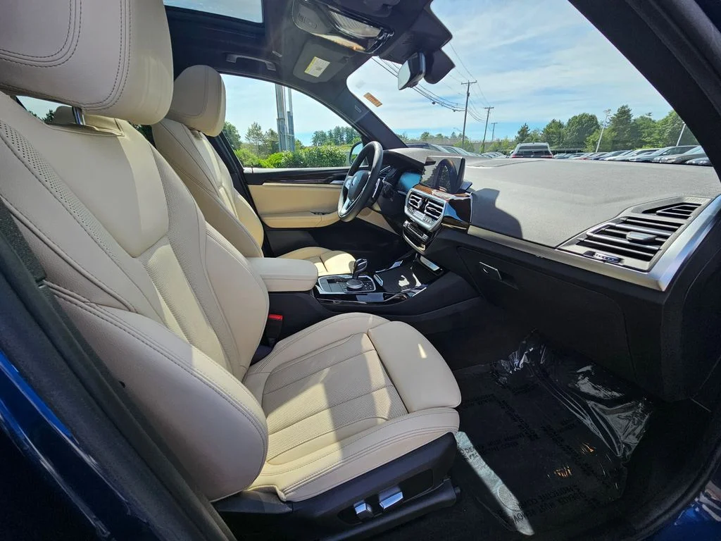 Used 2023 Phytonic Blue Metallic BMW xDrive30i image 14