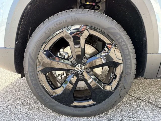 New 2026 Gray Volkswagen 1.5T SE Black image 11