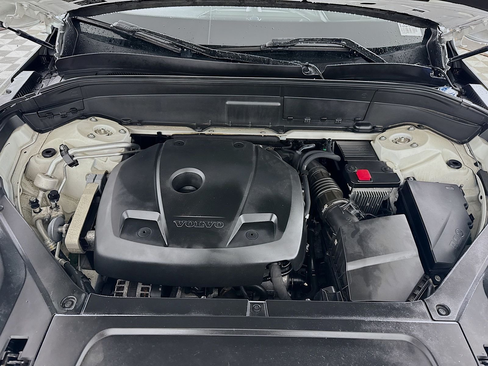 Used 2019 Crystal White Pearl Volvo T6 R-Design image 10