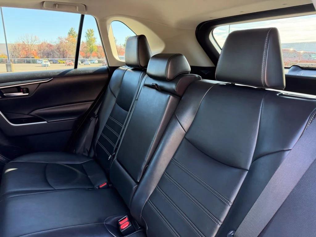 Used 2019 Lunar Toyota XLE Premium image 29