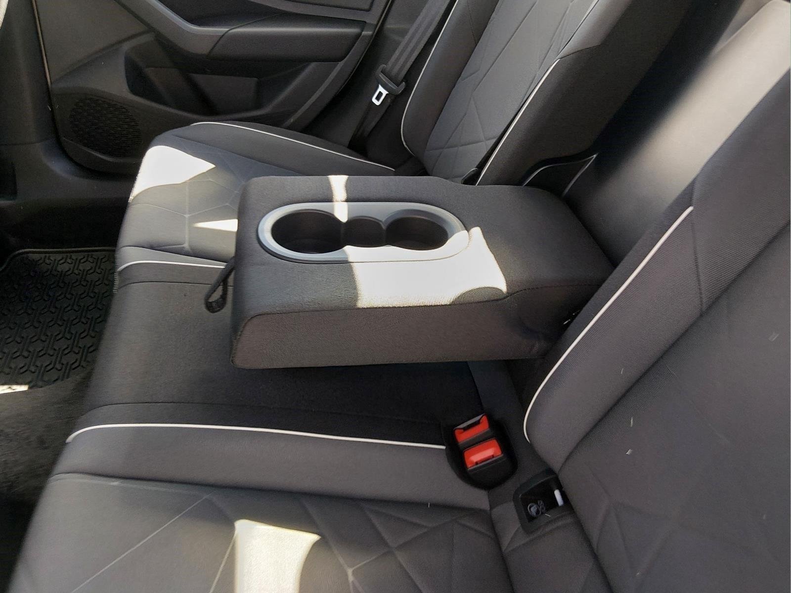 Used 2025 Pure White Volkswagen Sport image 19
