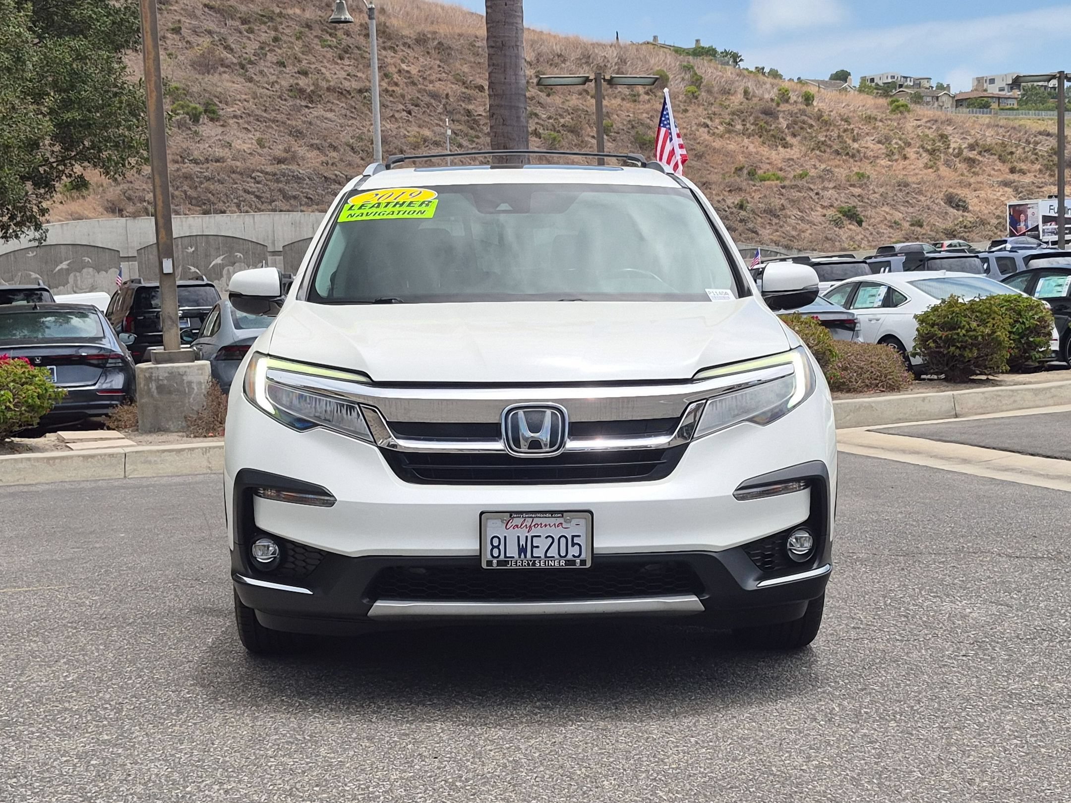 Used 2019 White Diamond Pearl Honda Touring 8-Passenger image 8