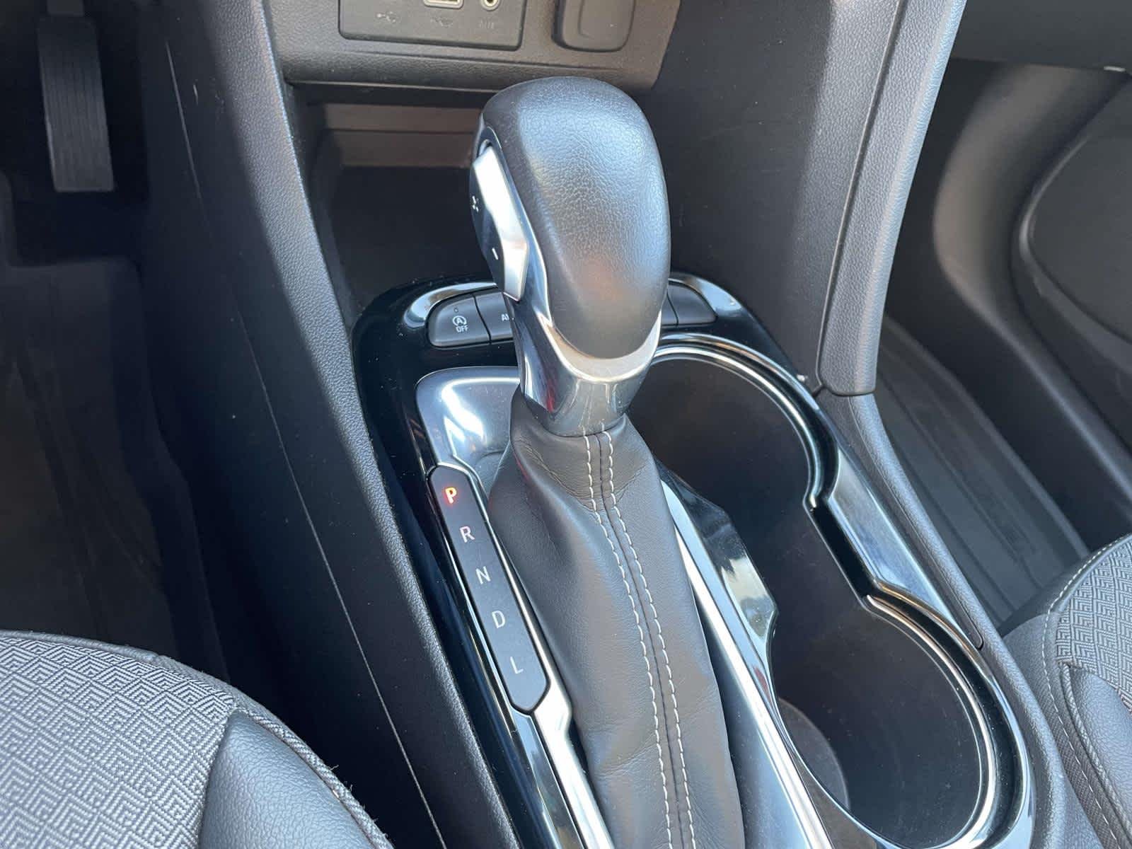Used 2022 Summit White Buick Select image 31