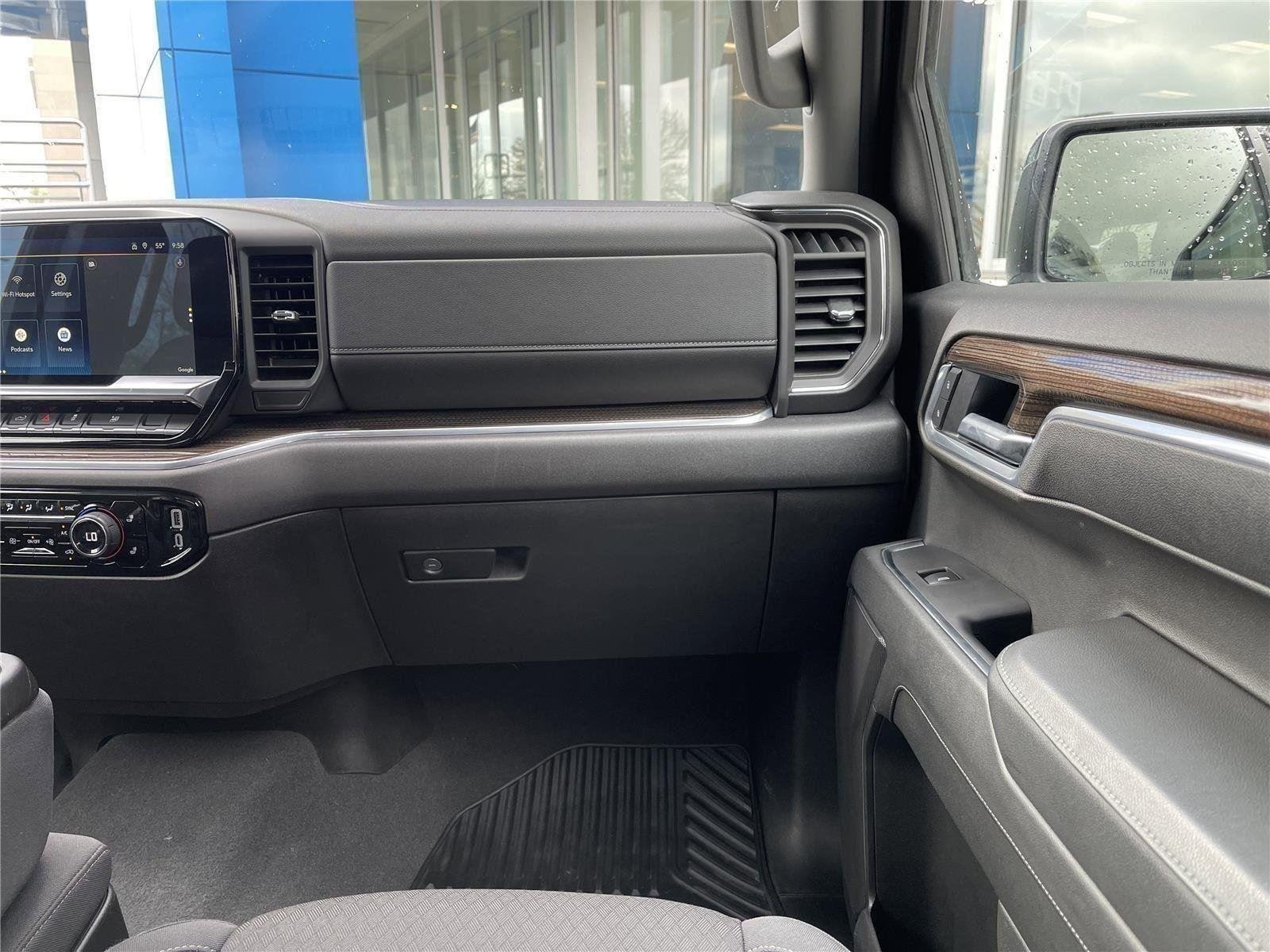 2025 Chevrolet Silverado 1500 LT - Photo 33