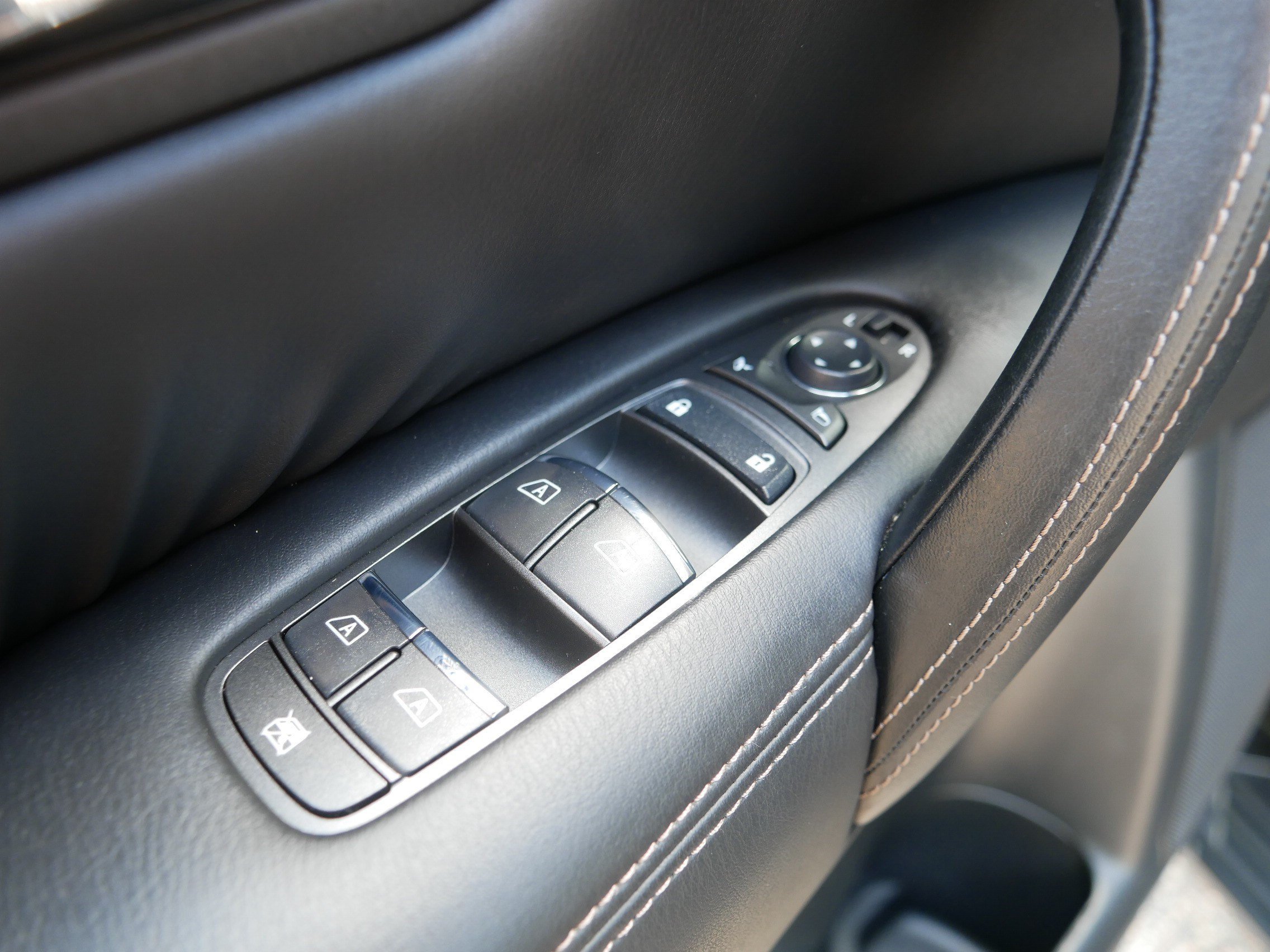 Used 2024 Super Black Nissan Platinum image 19