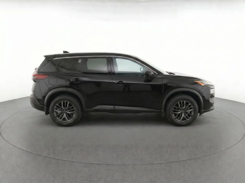 Used 2021 Black Nissan S image 8