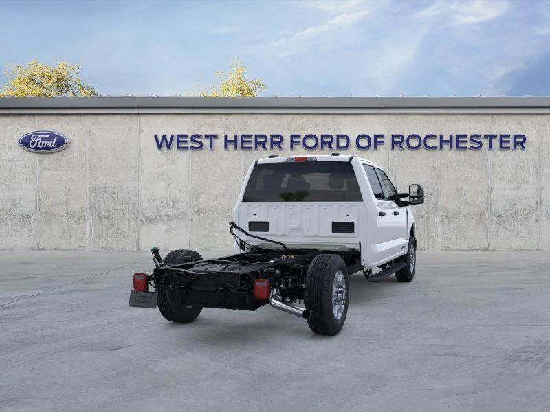 2026 Ford F-350 Super Duty Chassis Cab XLT - Photo 8