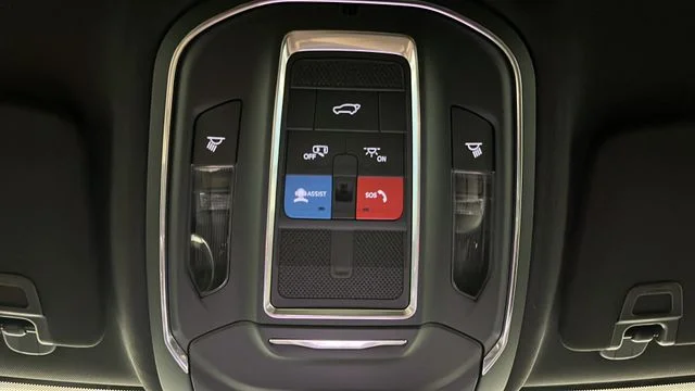 Used 2025 Pearlcoat Jeep Limited image 31