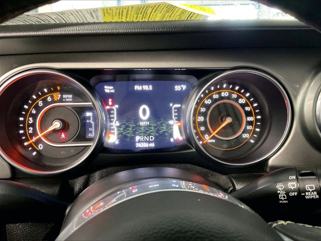 Used 2018 Silver Jeep Unlimited Sahara image 24