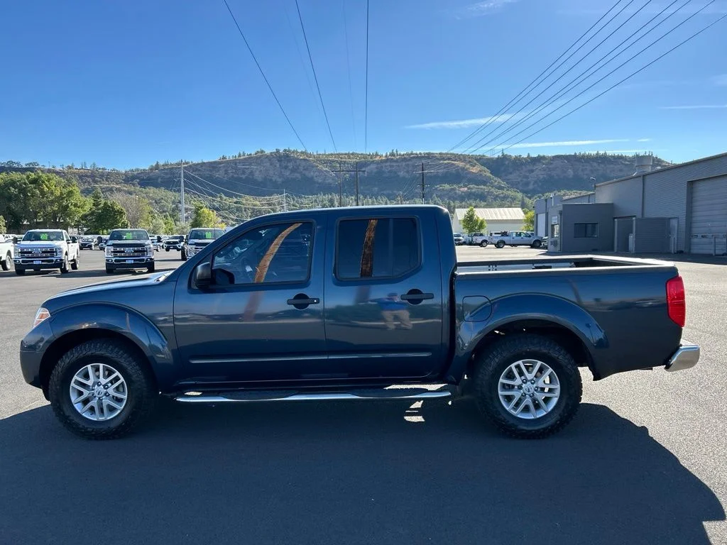 Used 2016 Arctic Blue Metallic Nissan SV image 10