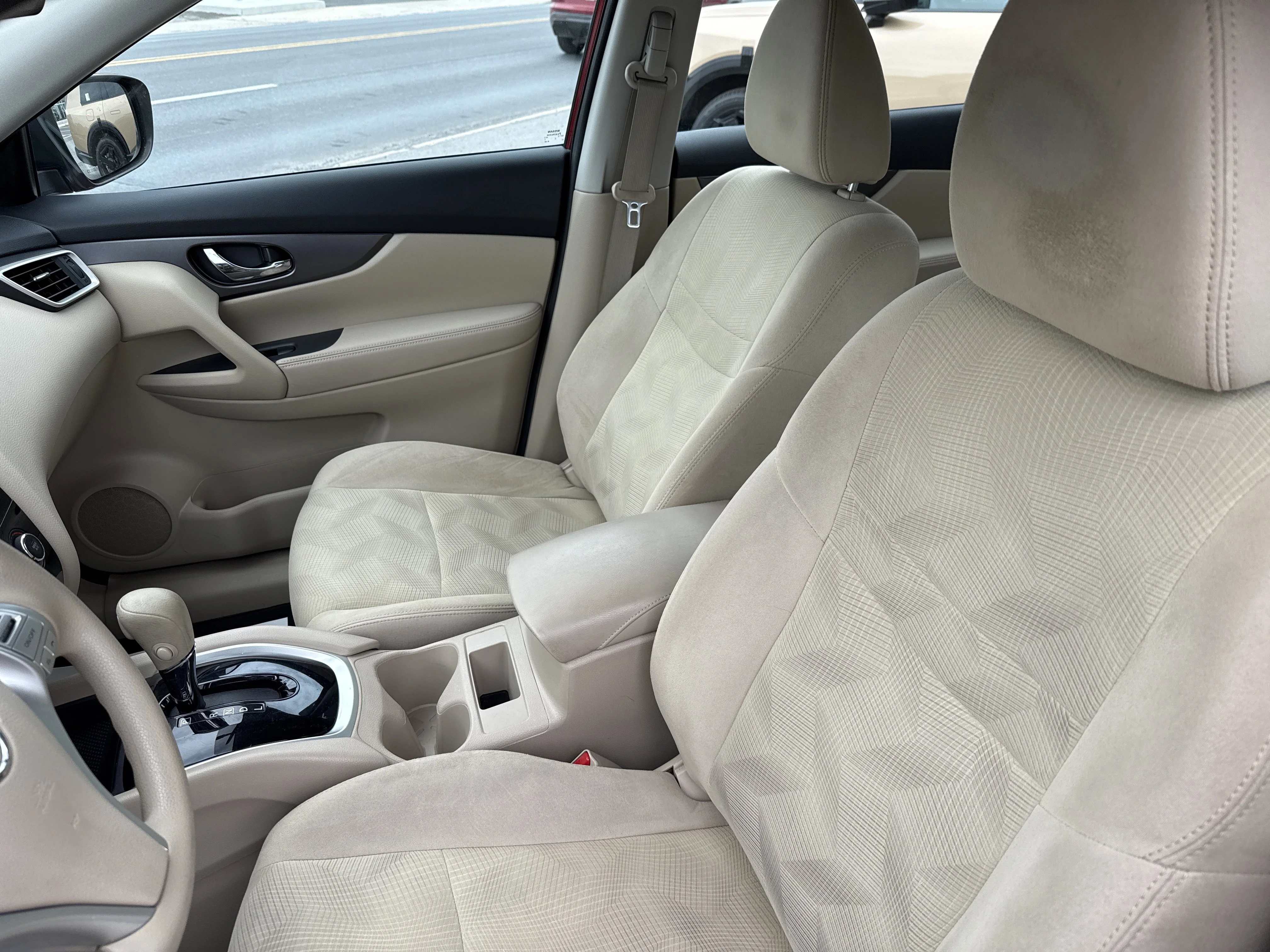 Used 2015 Cayenne Red Nissan S image 18