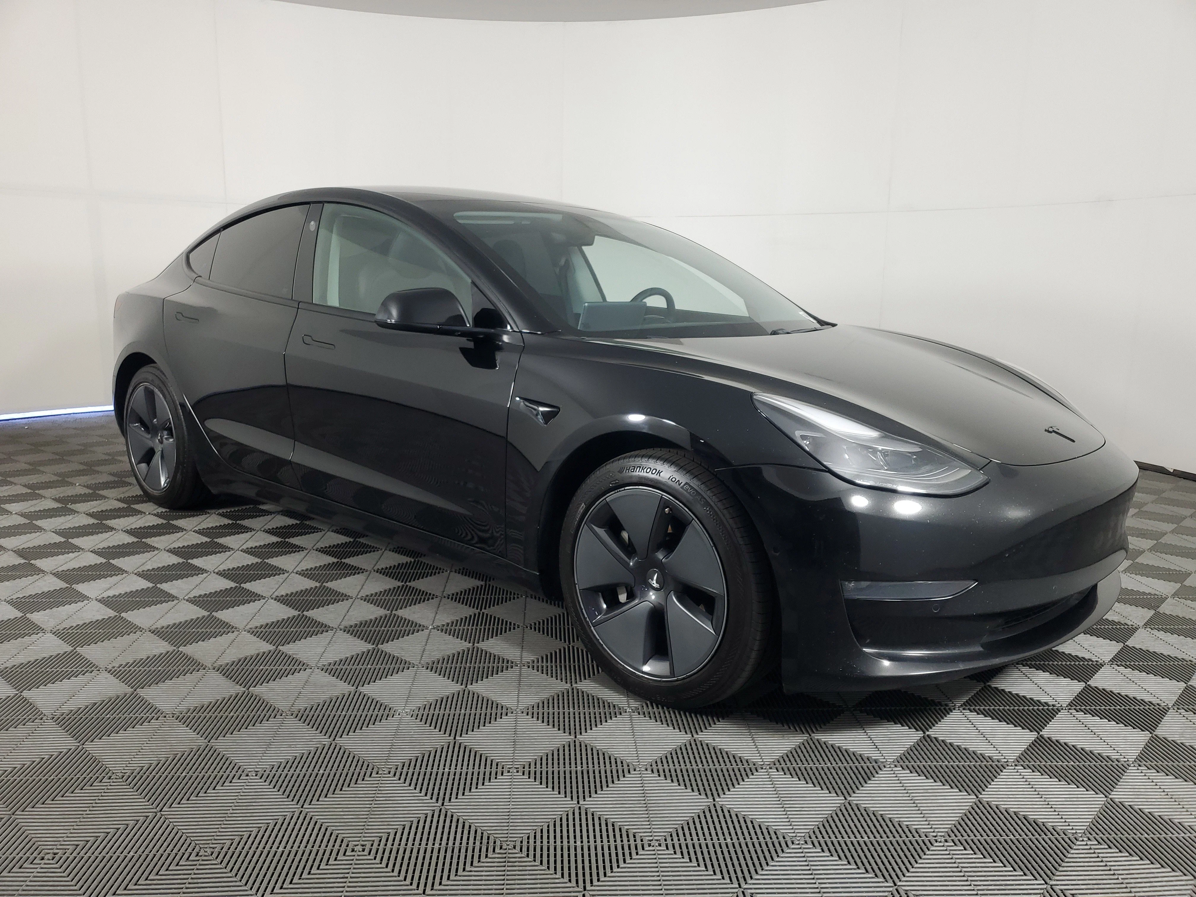 Used 2021 Solid Black Tesla Long Range image 2
