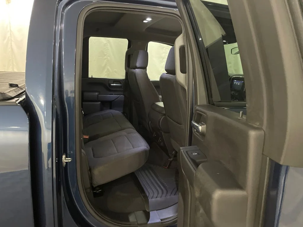 Used 2022 Northsky Blue Metallic Chevrolet Custom image 23