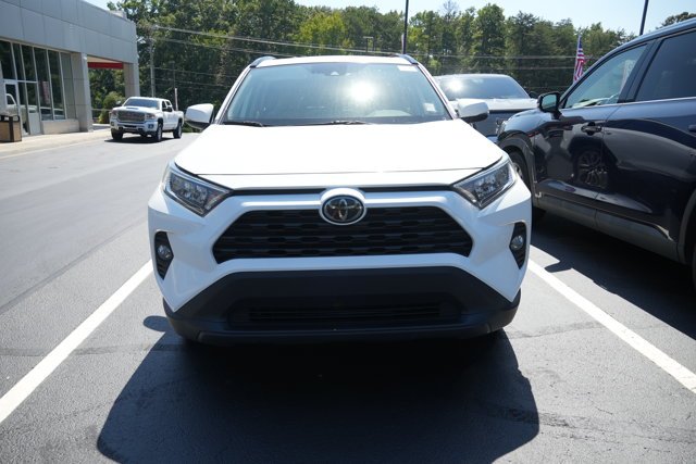 Used 2020 White Toyota XLE Premium image 4
