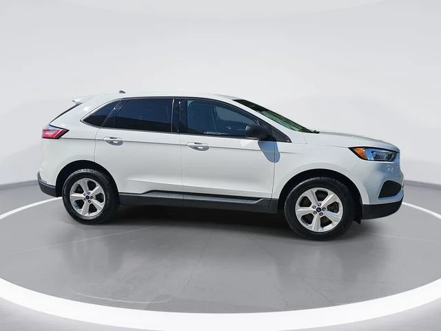 Used 2022 White Ford SE image 7