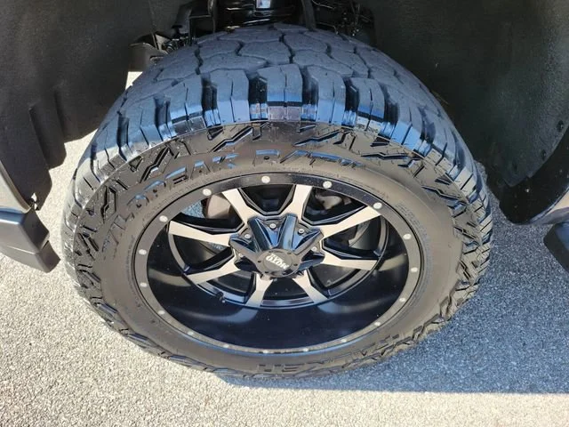 Used 2019 BLACK Chevrolet LT image 25
