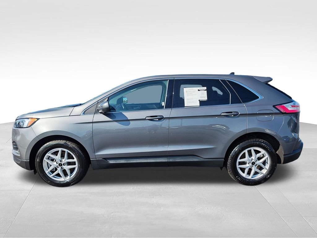 Used 2023 Gray Ford SEL image 2