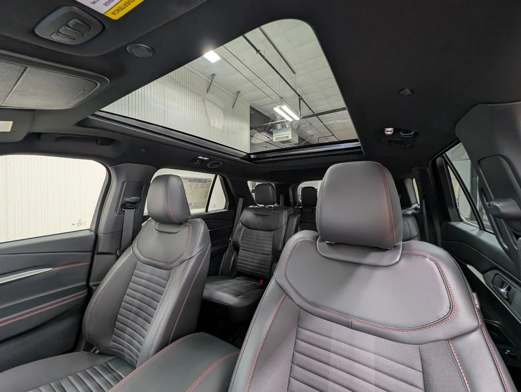 New 2026 Star White Metallic Tri-Coat Ford ST-Line image 13