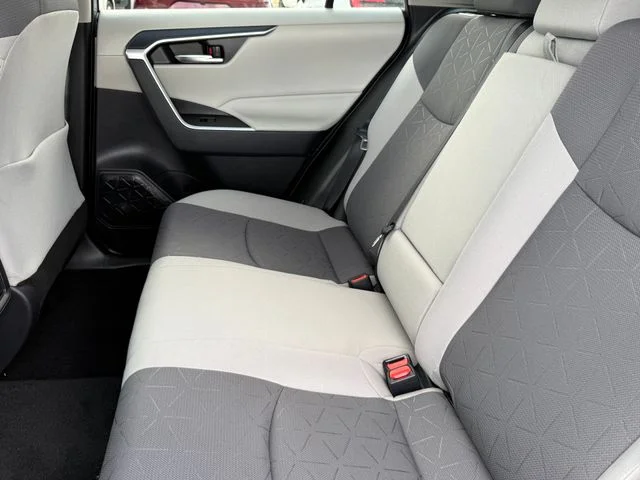 Used 2021  Toyota XLE image 24