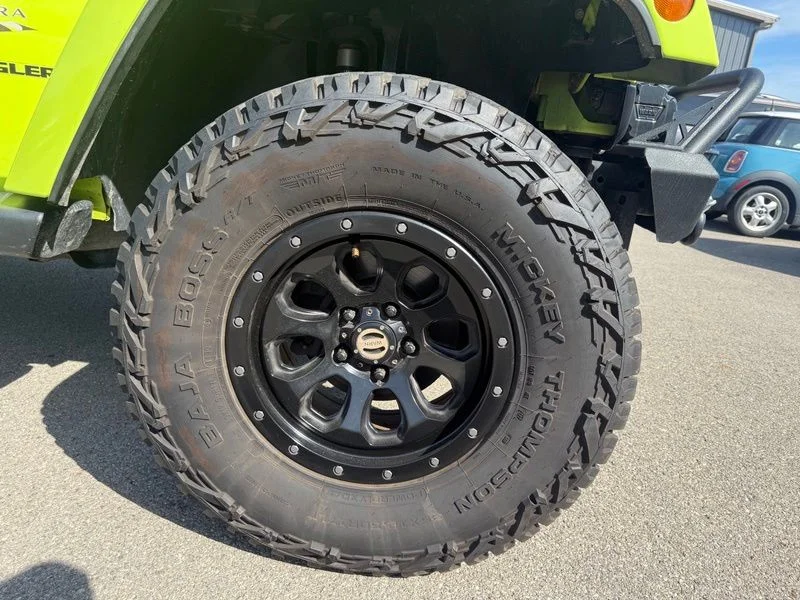 Used 2017 Green Jeep Sahara image 10