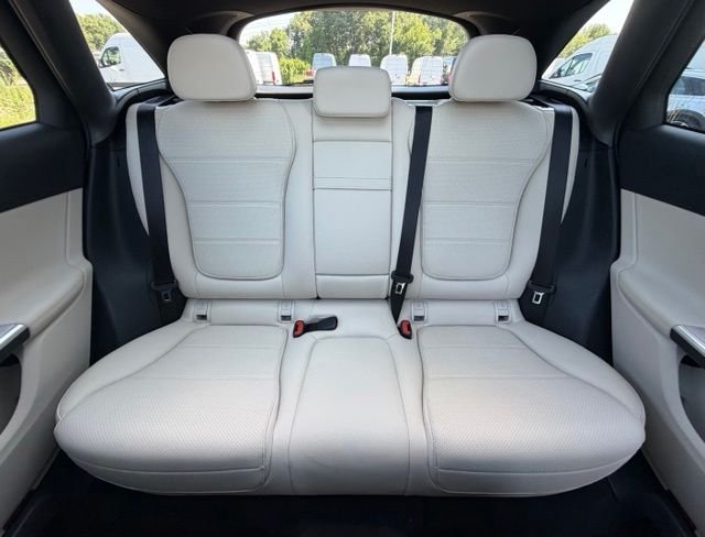 Used 2026 White Mercedes-Benz GLC 300 image 17