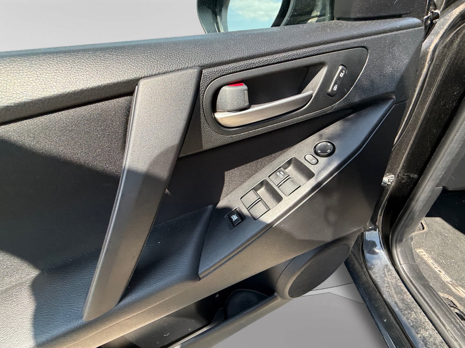 Used 2013  Mazda i Sport image 10