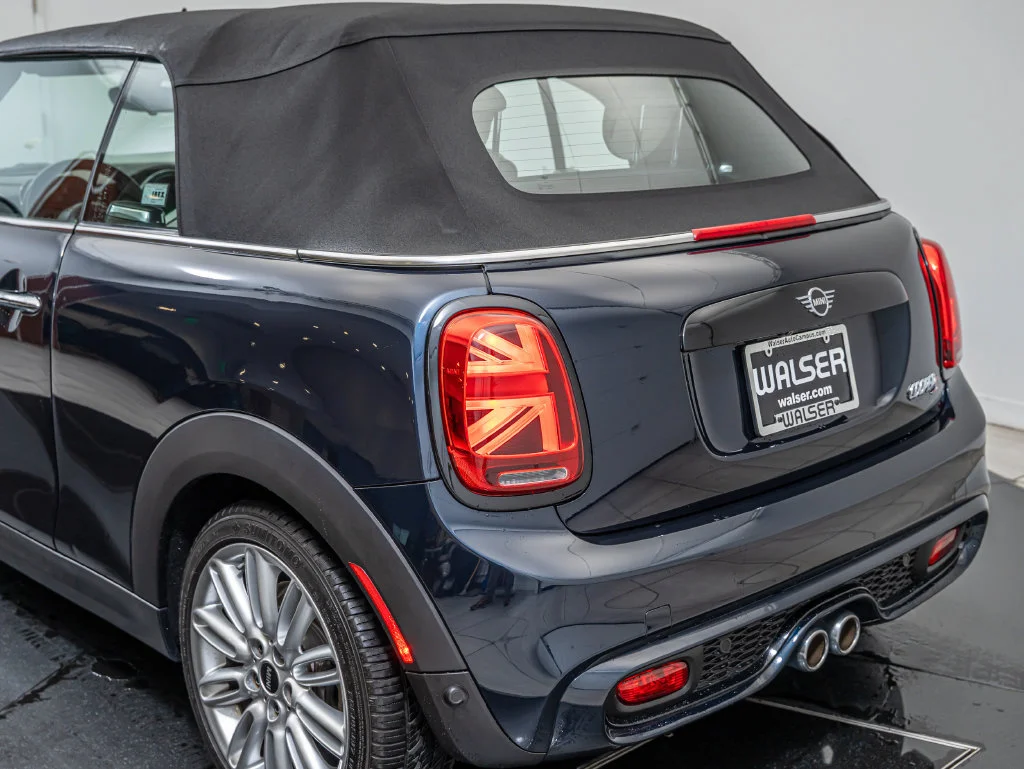 Used 2021 Mini Yours Enigmatic Black Metallic MINI Iconic image 18