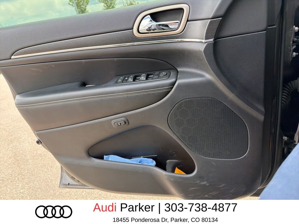 Used 2015 Gray Jeep Limited image 12