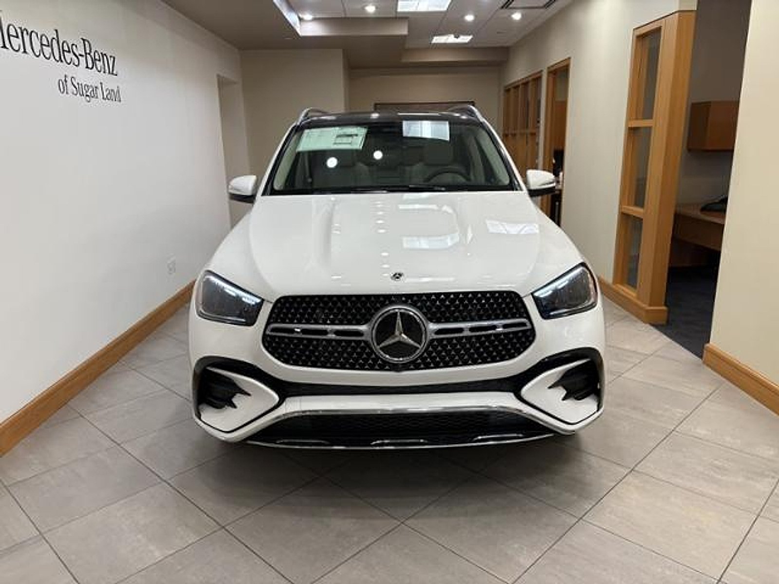New 2026 MANUFAKTUR Moonlight White Metallic Mercedes-Benz  image 2