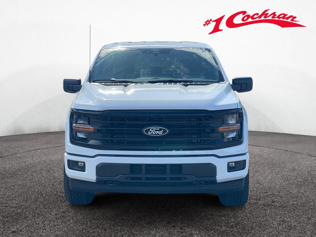 New 2026 Oxford White Ford XLT image 2