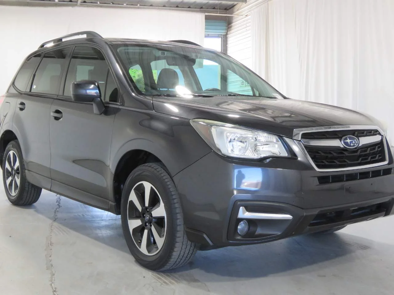 Used 2018 Quartz Blue Pearl Subaru 2.5i Premium image 3