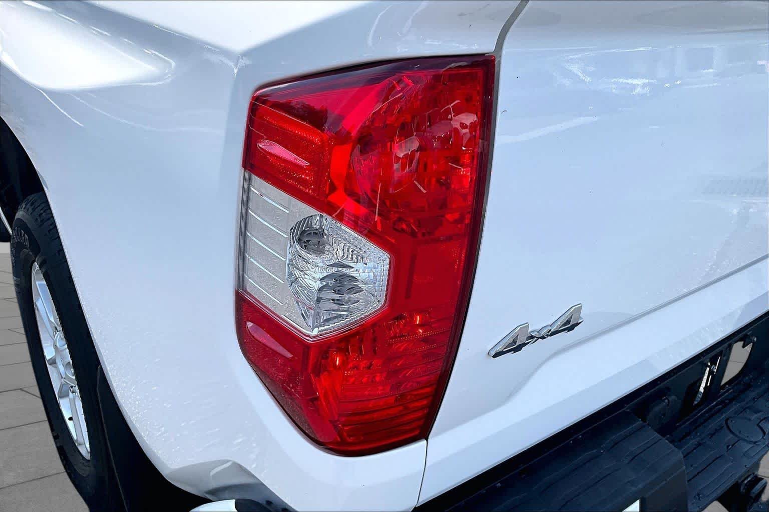 Used 2017 Super White Toyota SR5 image 28