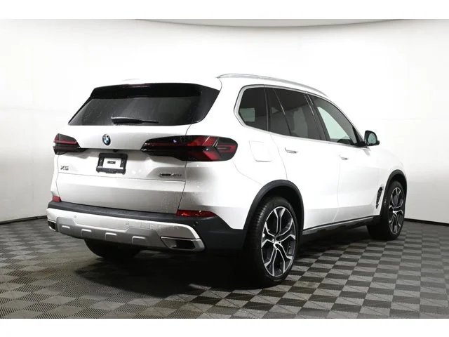New 2026 Alpine White BMW xDrive40i image 7