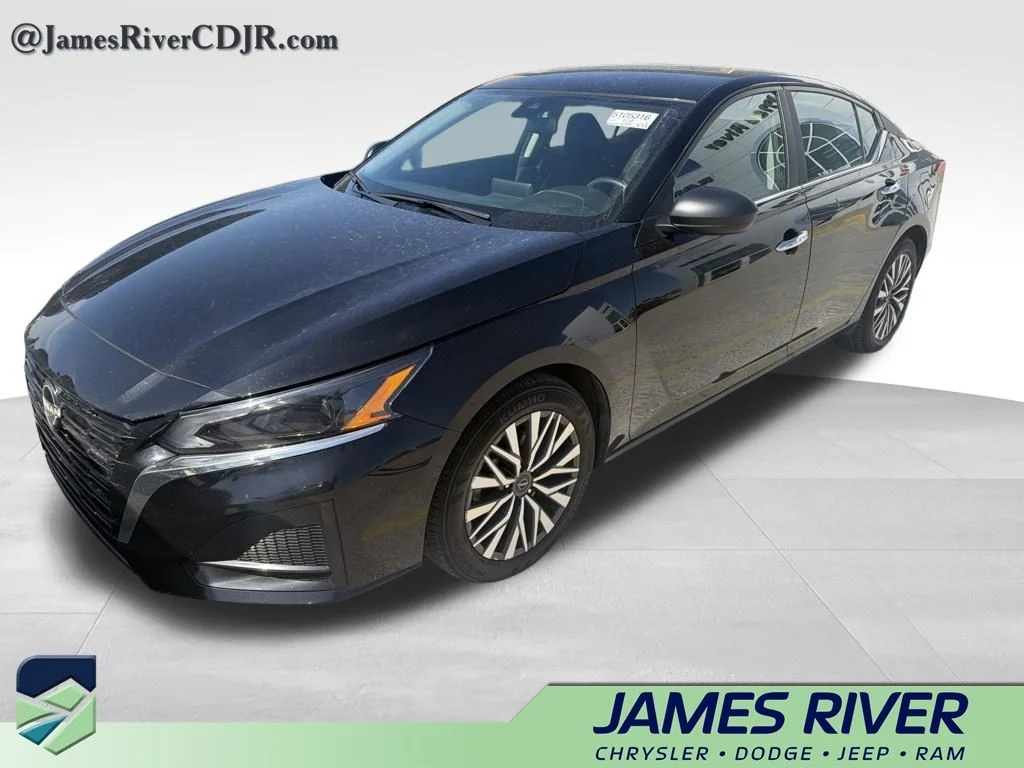 Used 2025 Black Nissan 2.5 SV image 1