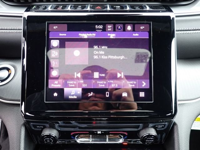New 2025 Diamond Black Crystal Pearl-Coat Exterior Paint Jeep Laredo X image 21
