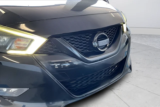 Used 2016 Black Nissan SR image 27