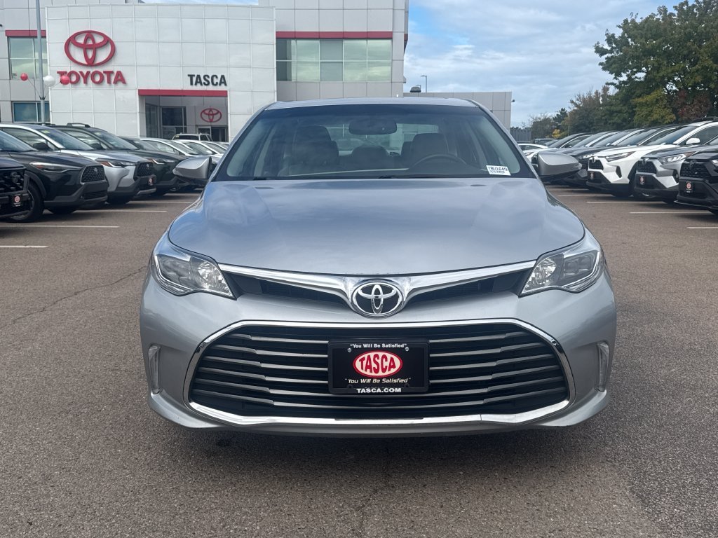 Used 2016 Silver Toyota XLE Premium image 2