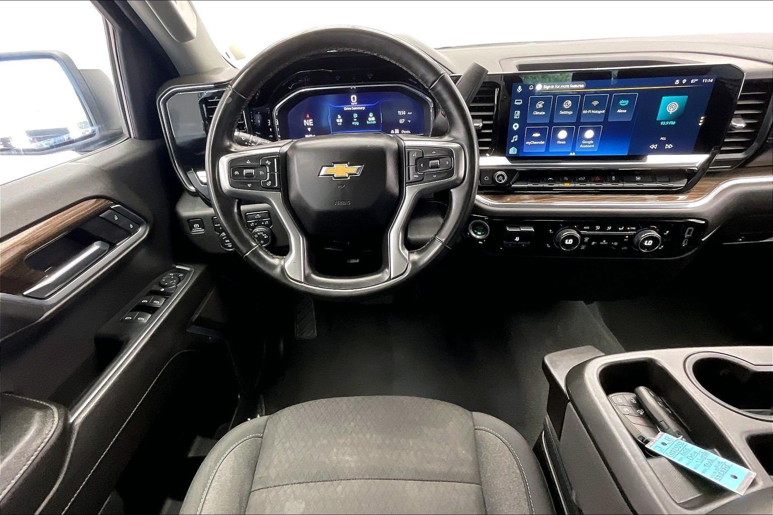 Used 2025 Summit White Chevrolet LT image 4