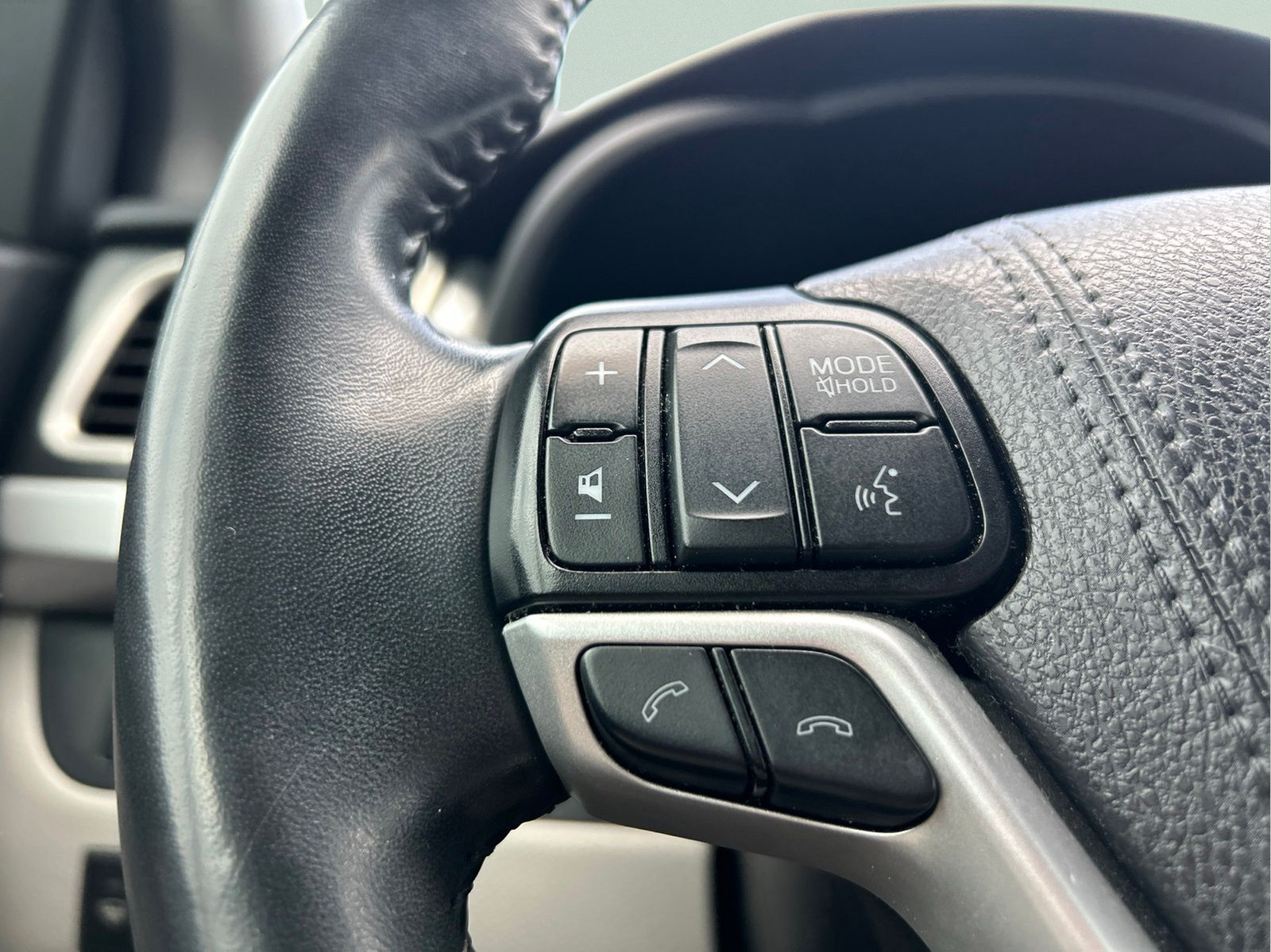 Used 2019 Gray Toyota LE Plus image 14