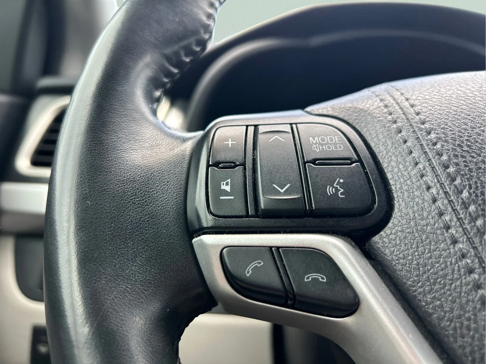 Used 2019 Predawn Gray Mica Toyota LE Plus image 14