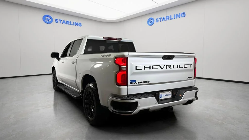 Used 2025 Summit White Chevrolet RST image 6