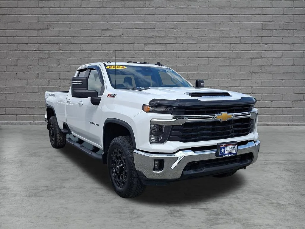Used 2024 Summit White Chevrolet LT image 2