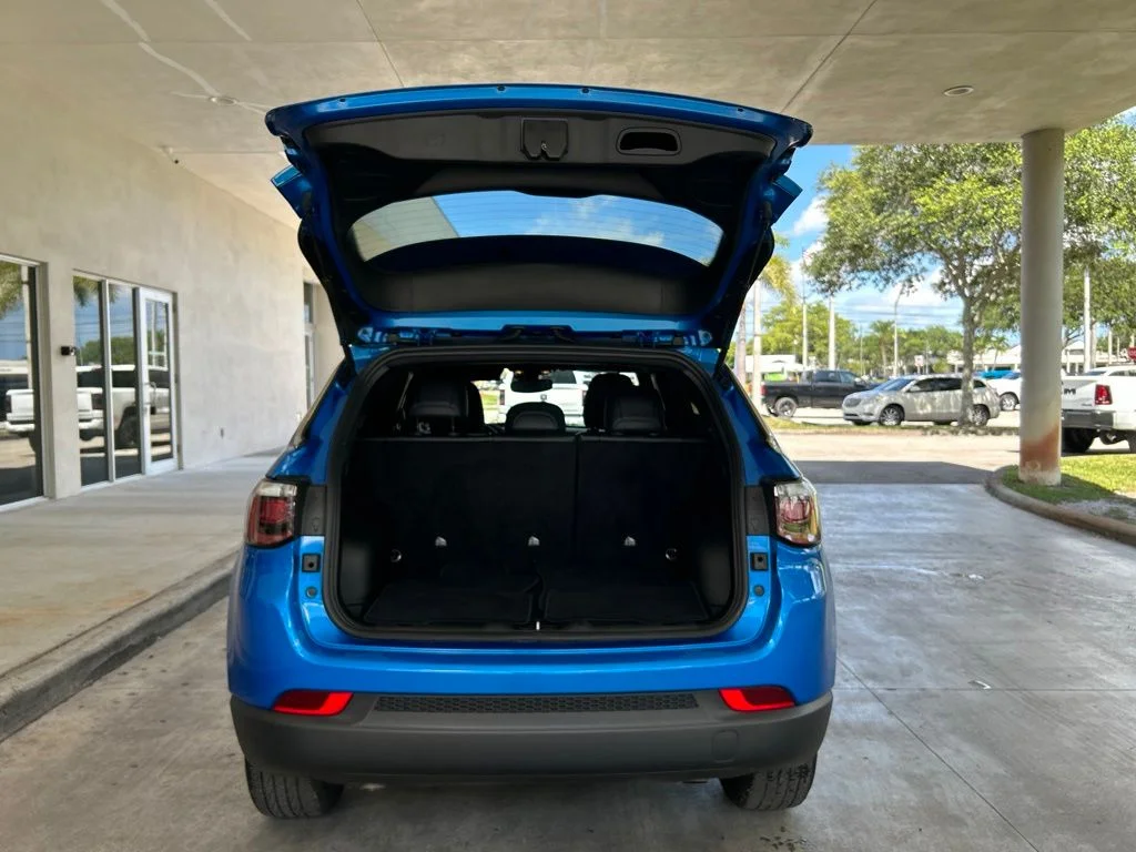 Used 2025 Blue Jeep Latitude image 33