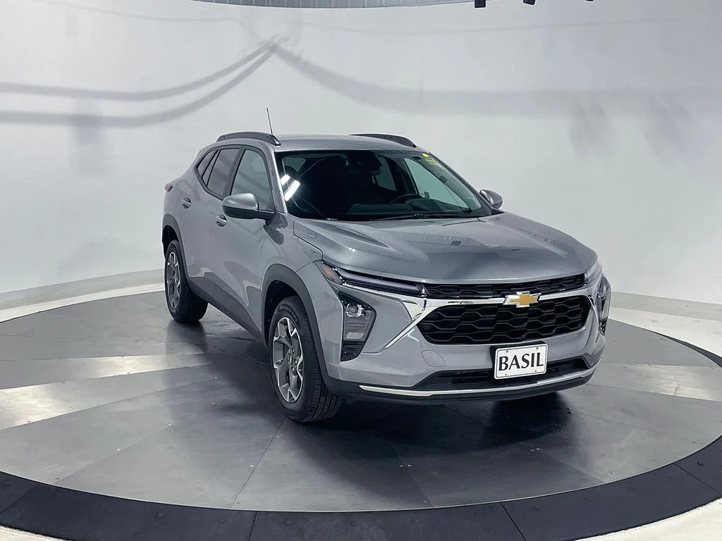 Used 2025 Gray Chevrolet LT image 40