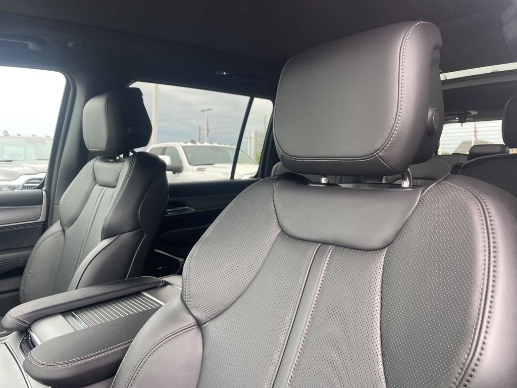 New 2026 Silver-Zynith Exterior Paint Jeep  image 19