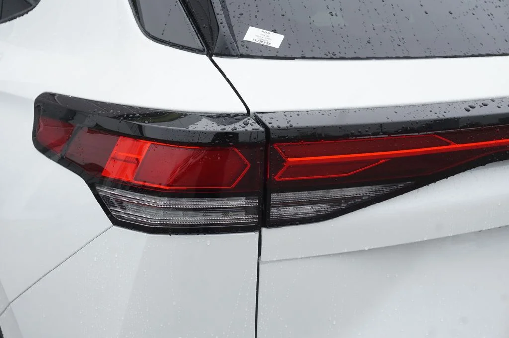 New 2026 White/off-white Volkswagen 2.0T SE R-Line Black image 32